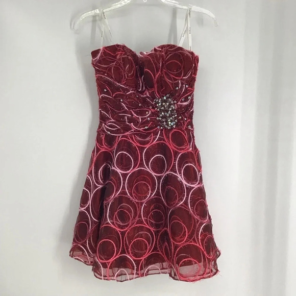 Tony Bowls Stunning Organza Strapless Rhinestone Fit & Flare Red Dress Size 2 - Picture 3 of 13